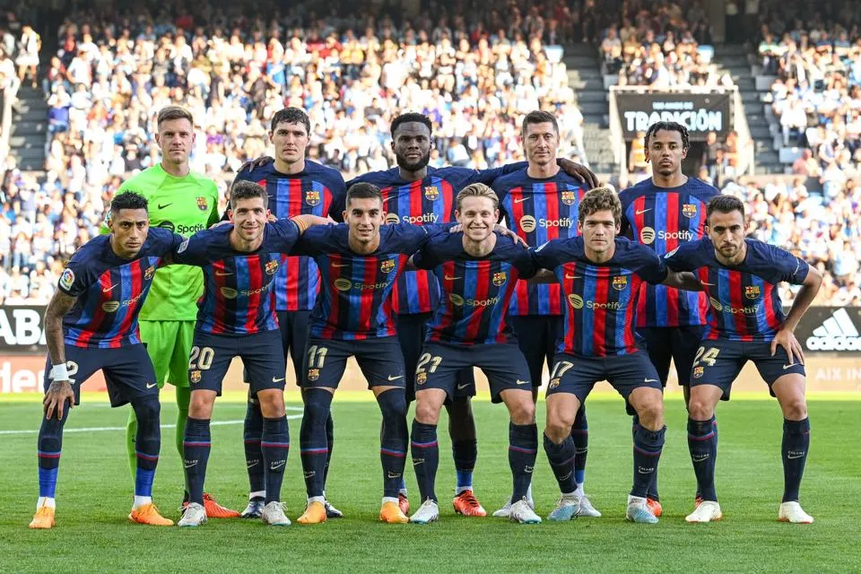 bong da c1 4 Barcelona cũng là một đội tuyển mạnh với 5 danh hiệu có được tại mùa giải C1